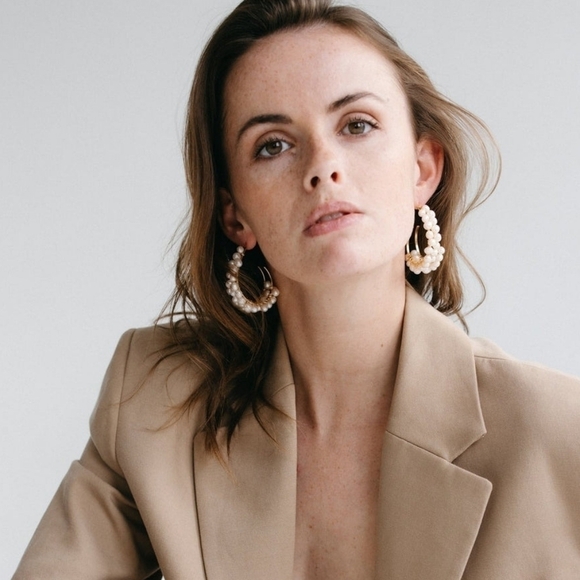 GISEL B. 24k Gold & Pearl Emmie Maxi Hoop Earrings NWT - Picture 2 of 7